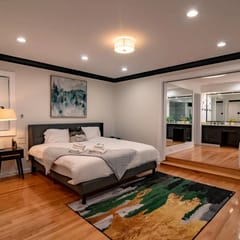 Modern 4BR Gold Coast _ Duplex with Jacuzzi + Balcony